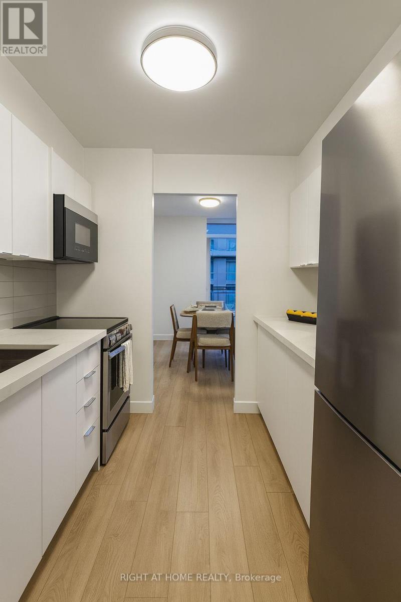 906 - 70 Park Street E, Mississauga, Ontario  L5G 1M5 - Photo 3 - W12858912