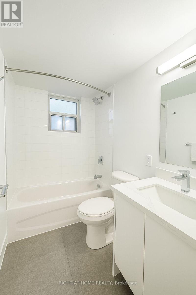 906 - 70 Park Street E, Mississauga, Ontario  L5G 1M5 - Photo 5 - W12858912