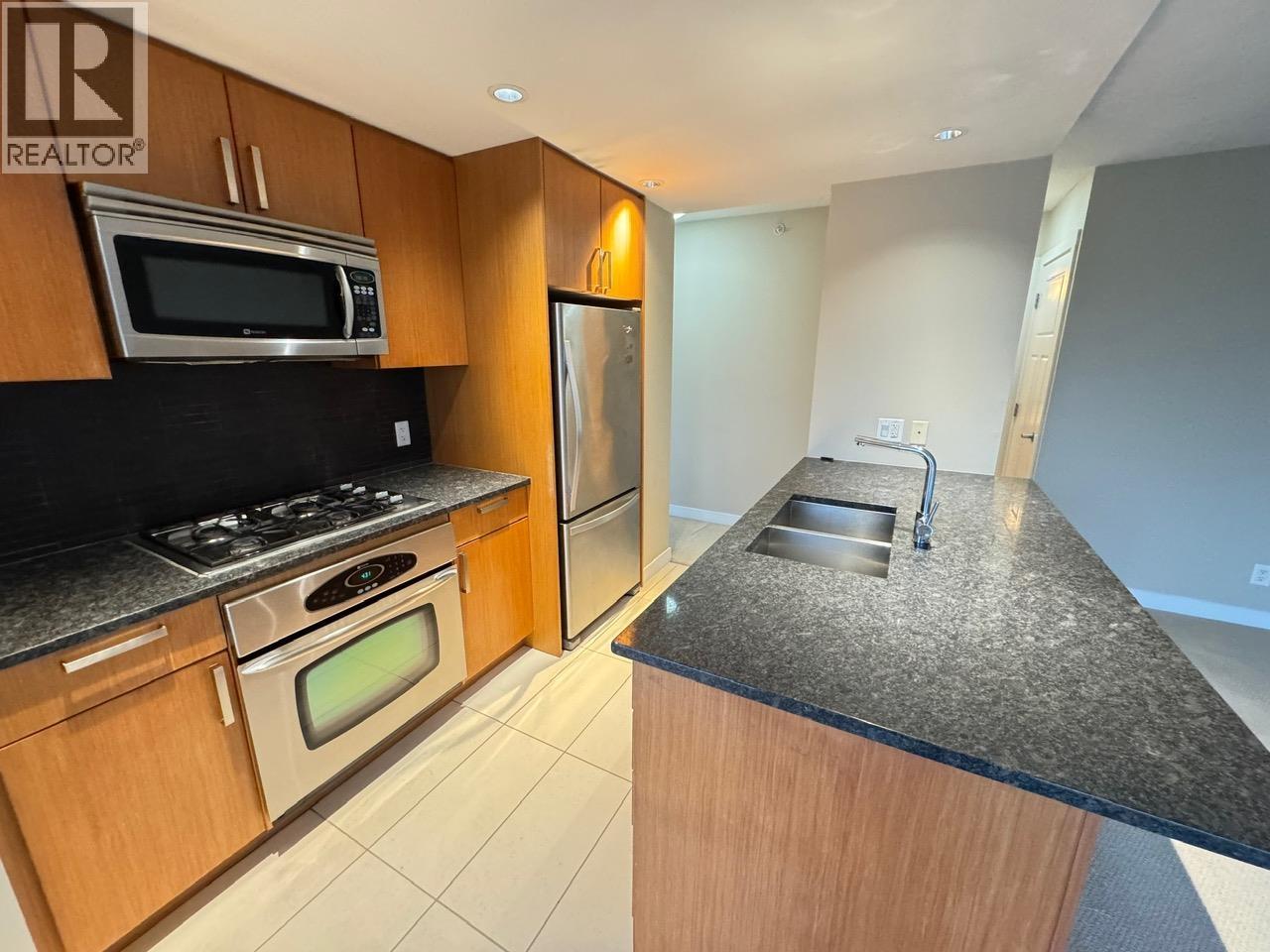 1803 2978 Glen Drive, Coquitlam, British Columbia  V3B 0C3 - Photo 9 - R3096747