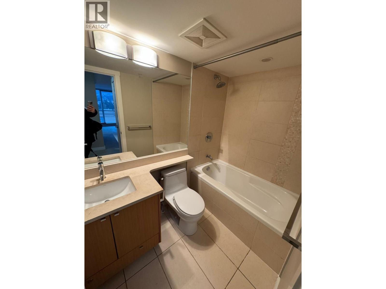 1803 2978 Glen Drive, Coquitlam, British Columbia  V3B 0C3 - Photo 24 - R3096747