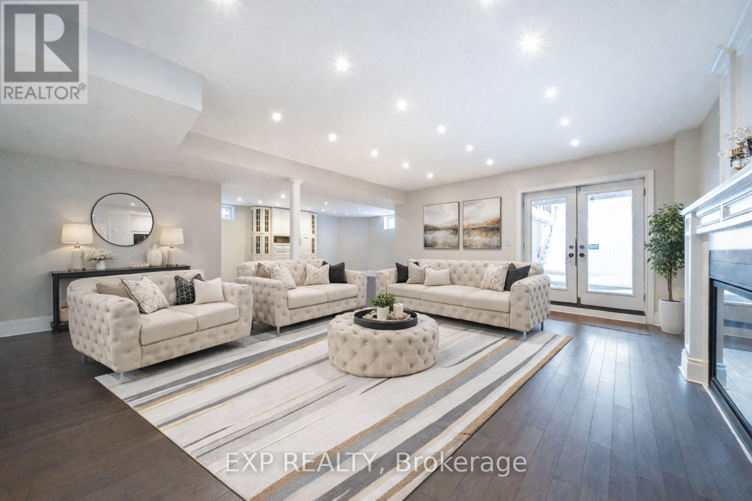 58 Spruce Avenue, Richmond Hill, Ontario  L4C 6W1 - Photo 37 - N12858648