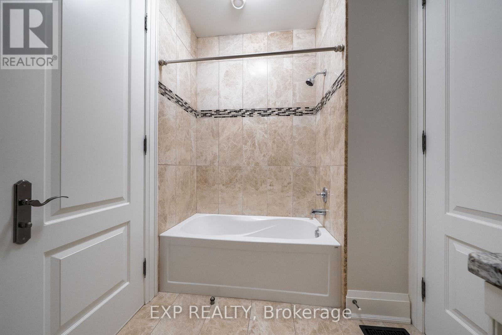 58 Spruce Avenue, Richmond Hill, Ontario  L4C 6W1 - Photo 31 - N12858648