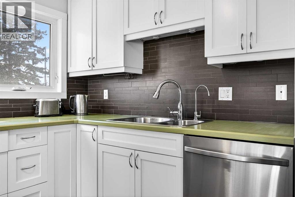 52 Dover Ridge Place Se, Calgary, Alberta  T2B 2B9 - Photo 6 - A2291131