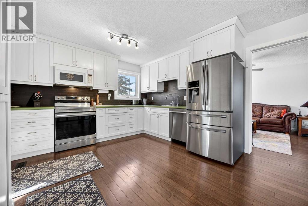 52 Dover Ridge Place Se, Calgary, Alberta  T2B 2B9 - Photo 3 - A2291131