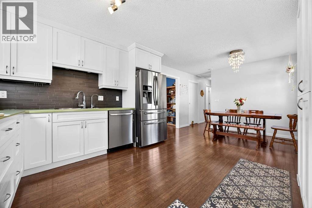 52 Dover Ridge Place Se, Calgary, Alberta  T2B 2B9 - Photo 5 - A2291131