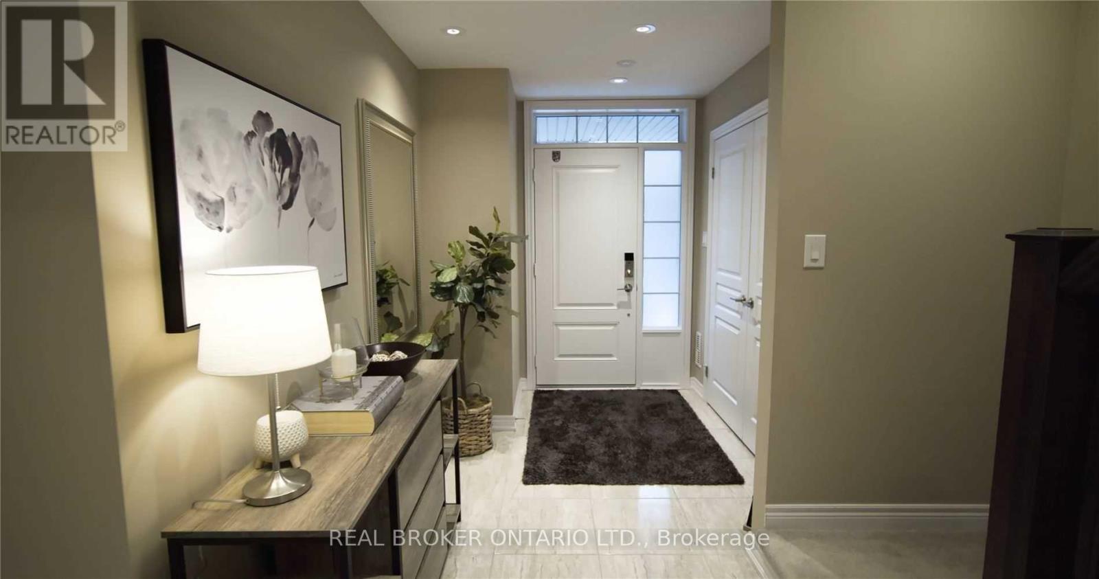 3102 Biltmore Common, Oakville, Ontario  L6H 0R2 - Photo 3 - W12858936