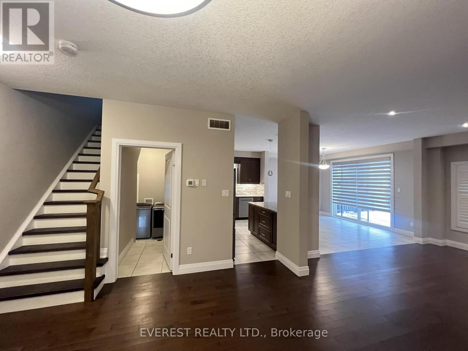 31 Beauchamp Drive, Cambridge, Ontario  N1S 0B5 - Photo 2 - X12858928