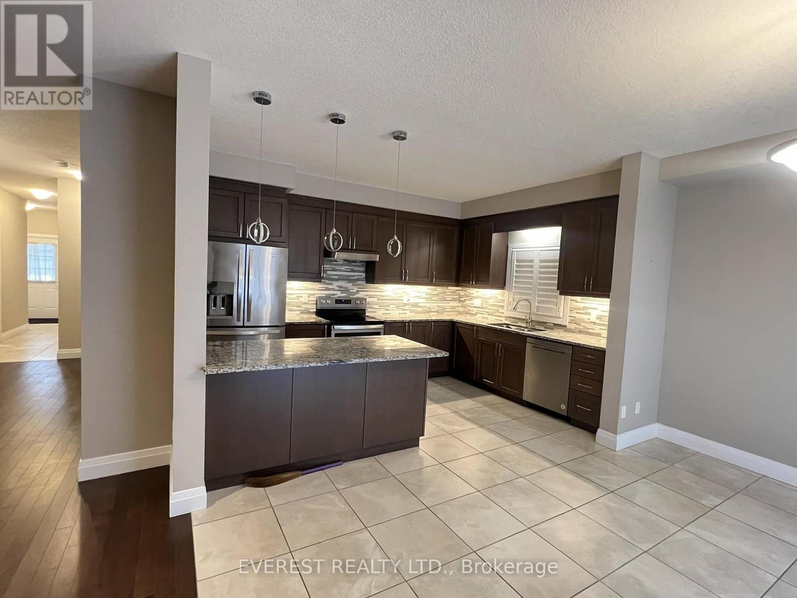 31 Beauchamp Drive, Cambridge, Ontario  N1S 0B5 - Photo 4 - X12858928