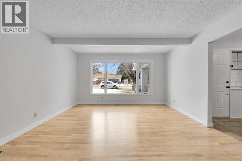 815 Woodpark Way Sw, Calgary, Alberta  T2W 2T9 - Photo 6 - A2288229