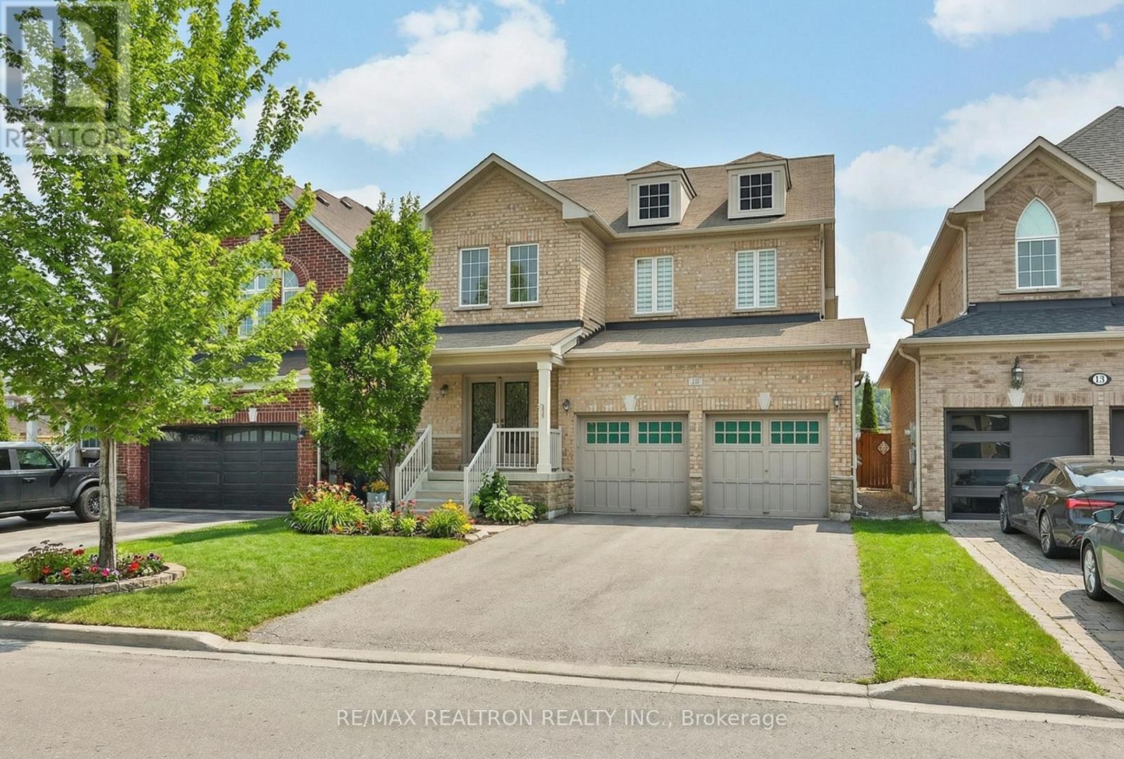 16 Mckenzie Way, Bradford West Gwillimbury, Ontario  L3Z 0K1 - Photo 1 - N12858944