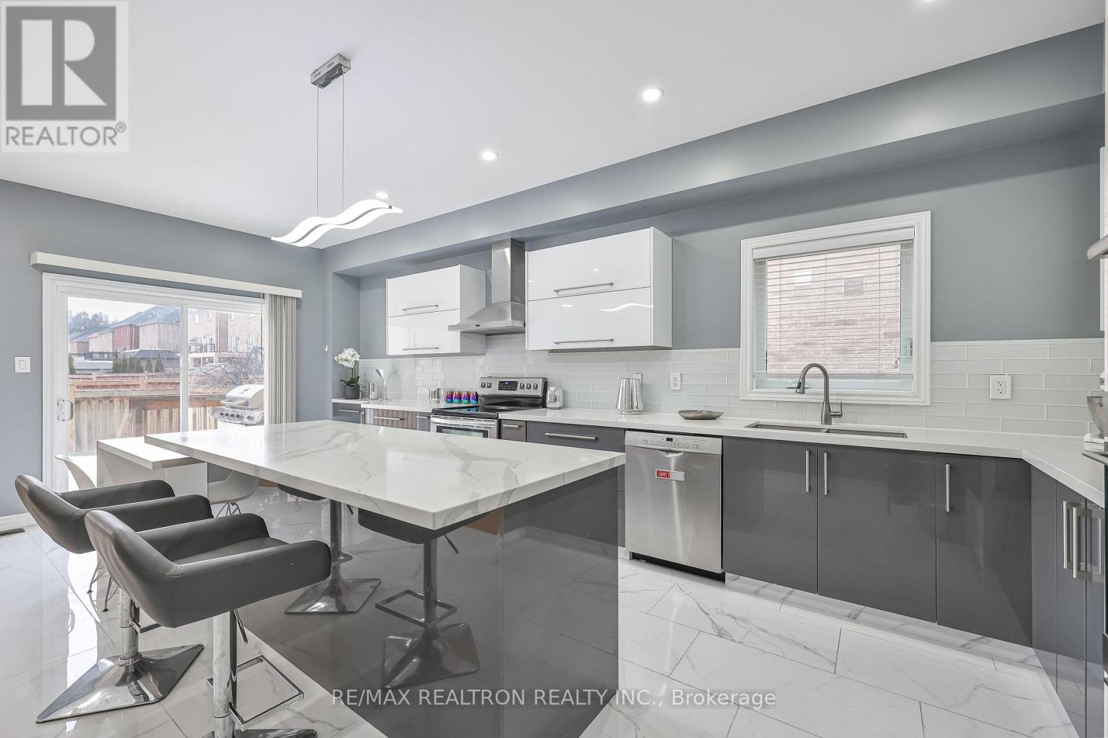 16 Mckenzie Way, Bradford West Gwillimbury, Ontario  L3Z 0K1 - Photo 14 - N12858944