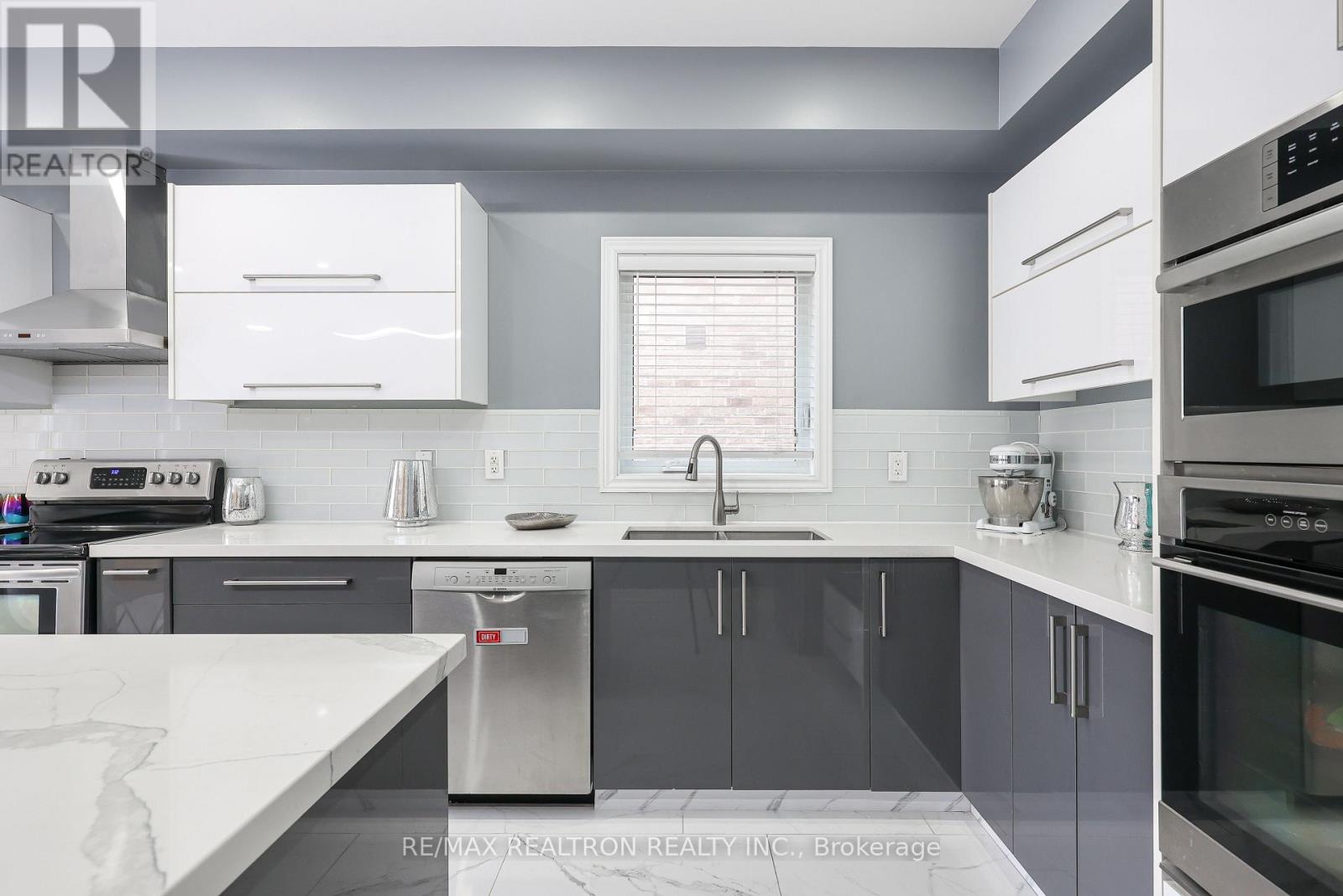 16 Mckenzie Way, Bradford West Gwillimbury, Ontario  L3Z 0K1 - Photo 16 - N12858944