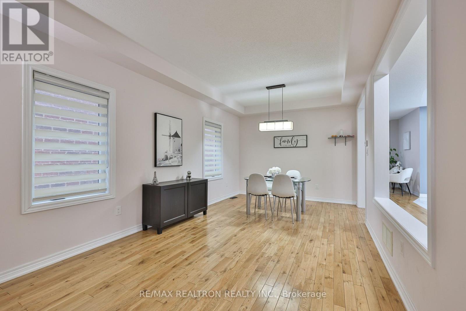 16 Mckenzie Way, Bradford West Gwillimbury, Ontario  L3Z 0K1 - Photo 19 - N12858944