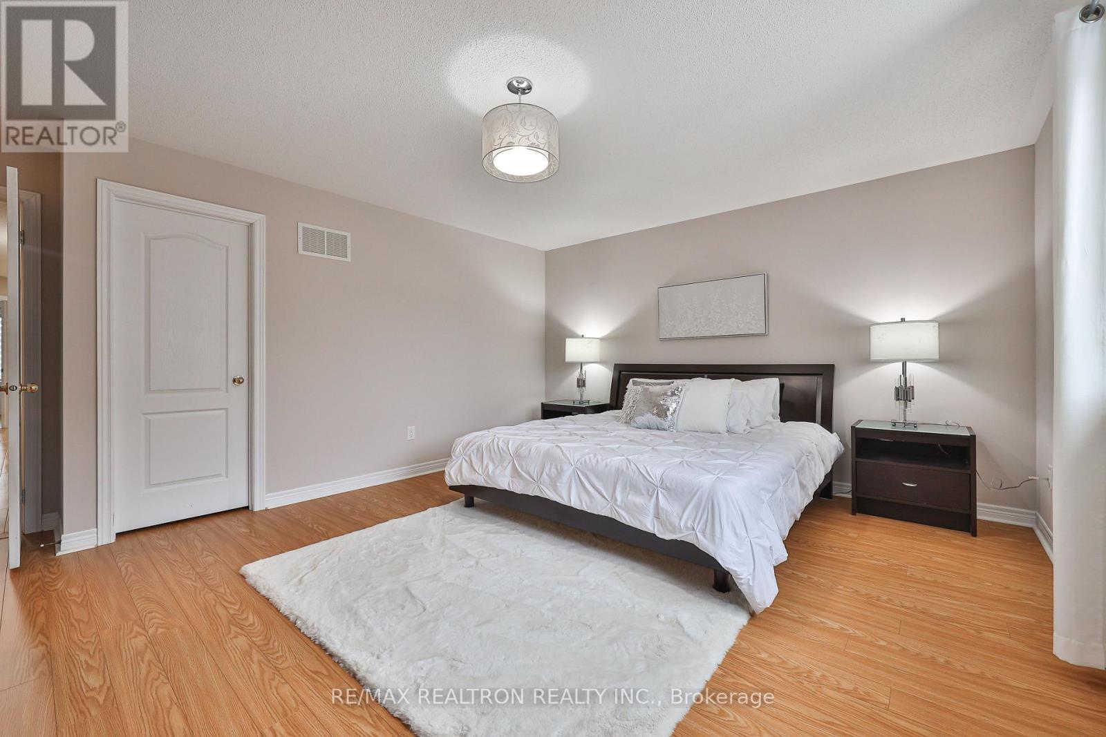 16 Mckenzie Way, Bradford West Gwillimbury, Ontario  L3Z 0K1 - Photo 27 - N12858944