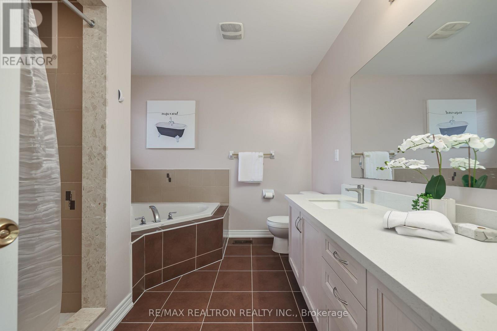 16 Mckenzie Way, Bradford West Gwillimbury, Ontario  L3Z 0K1 - Photo 28 - N12858944