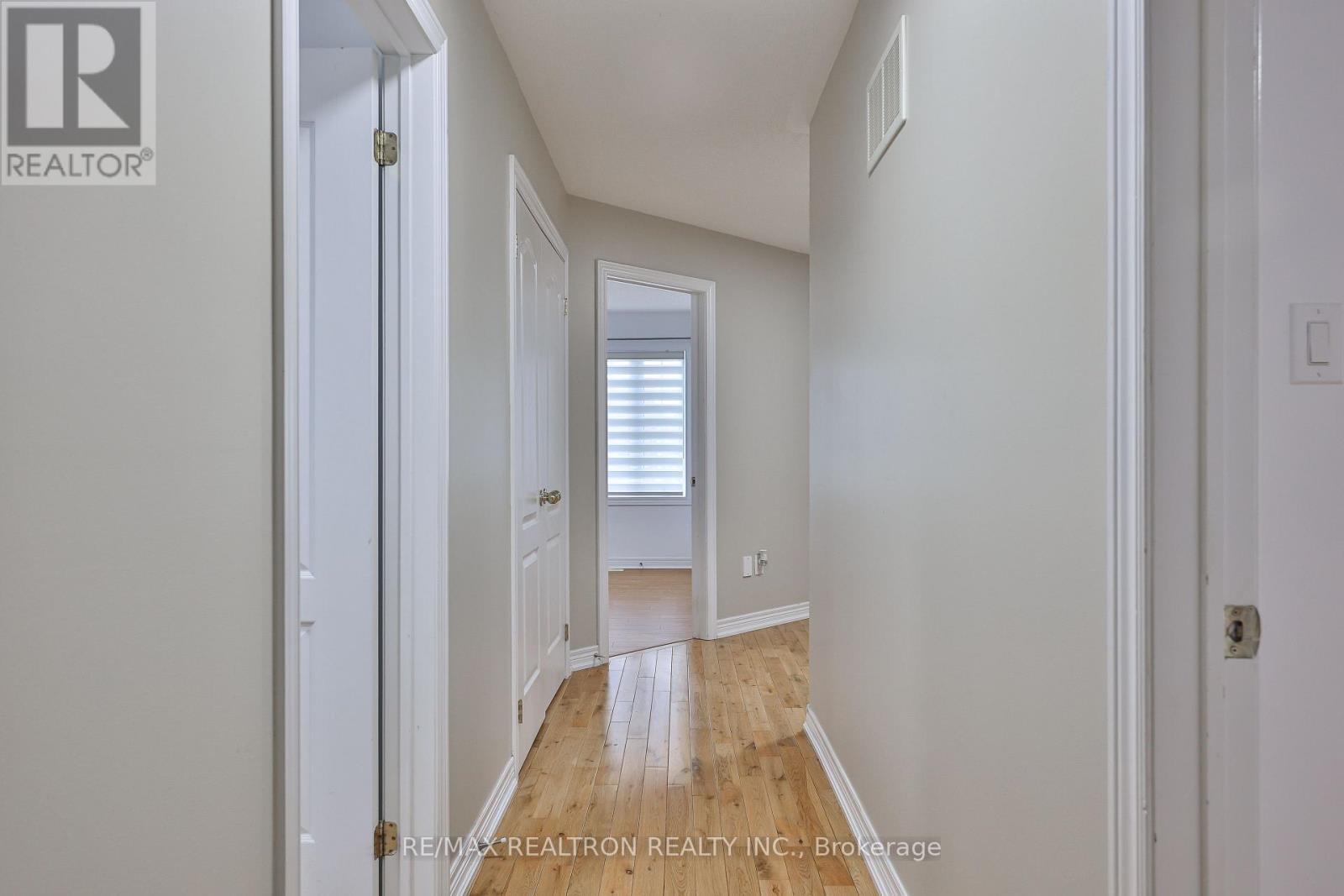 16 Mckenzie Way, Bradford West Gwillimbury, Ontario  L3Z 0K1 - Photo 31 - N12858944