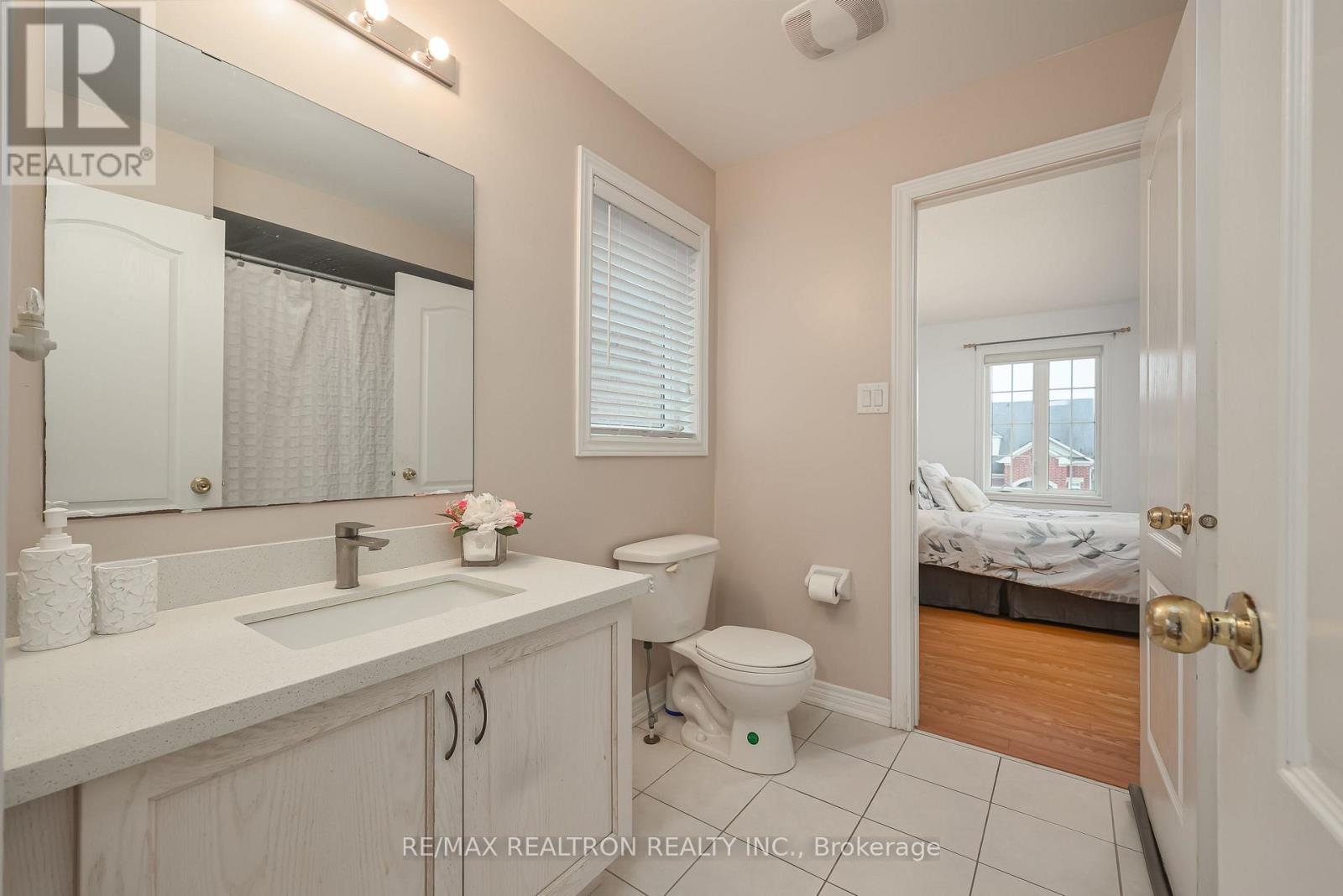 16 Mckenzie Way, Bradford West Gwillimbury, Ontario  L3Z 0K1 - Photo 33 - N12858944