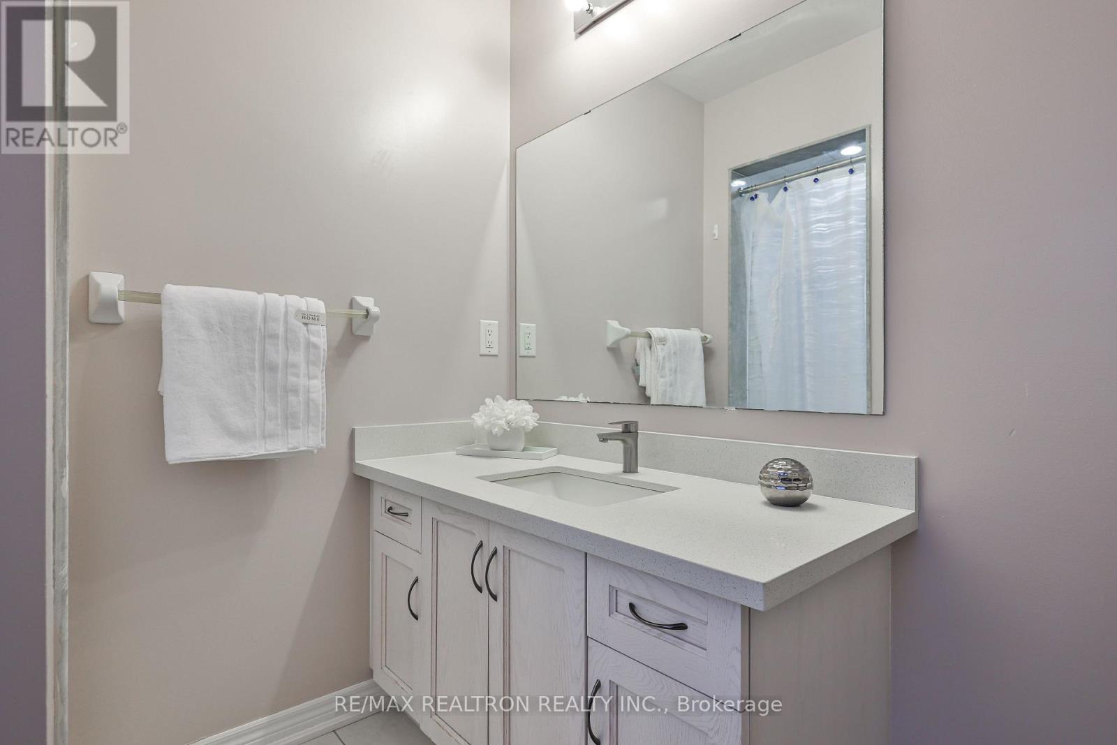 16 Mckenzie Way, Bradford West Gwillimbury, Ontario  L3Z 0K1 - Photo 38 - N12858944