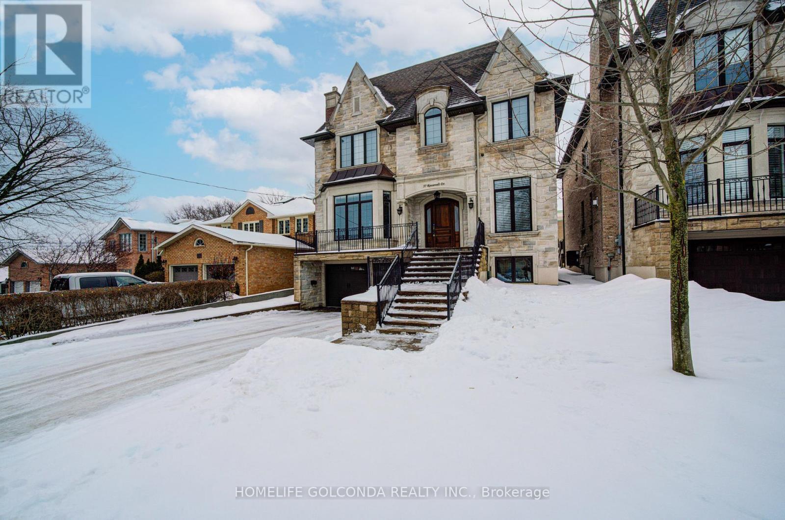 57 Roosevelt Drive, Richmond Hill, Ontario  L4C 6V2 - Photo 2 - N12858966