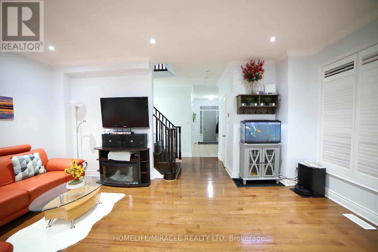 243 Venice Gate Drive, Vaughan, Ontario  L4H 0G1 - Photo 12 - N12858970