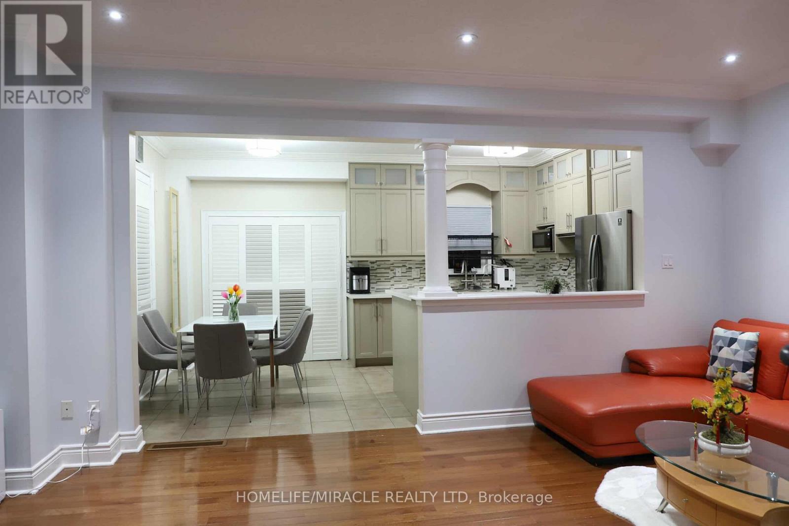 243 Venice Gate Drive, Vaughan, Ontario  L4H 0G1 - Photo 17 - N12858970