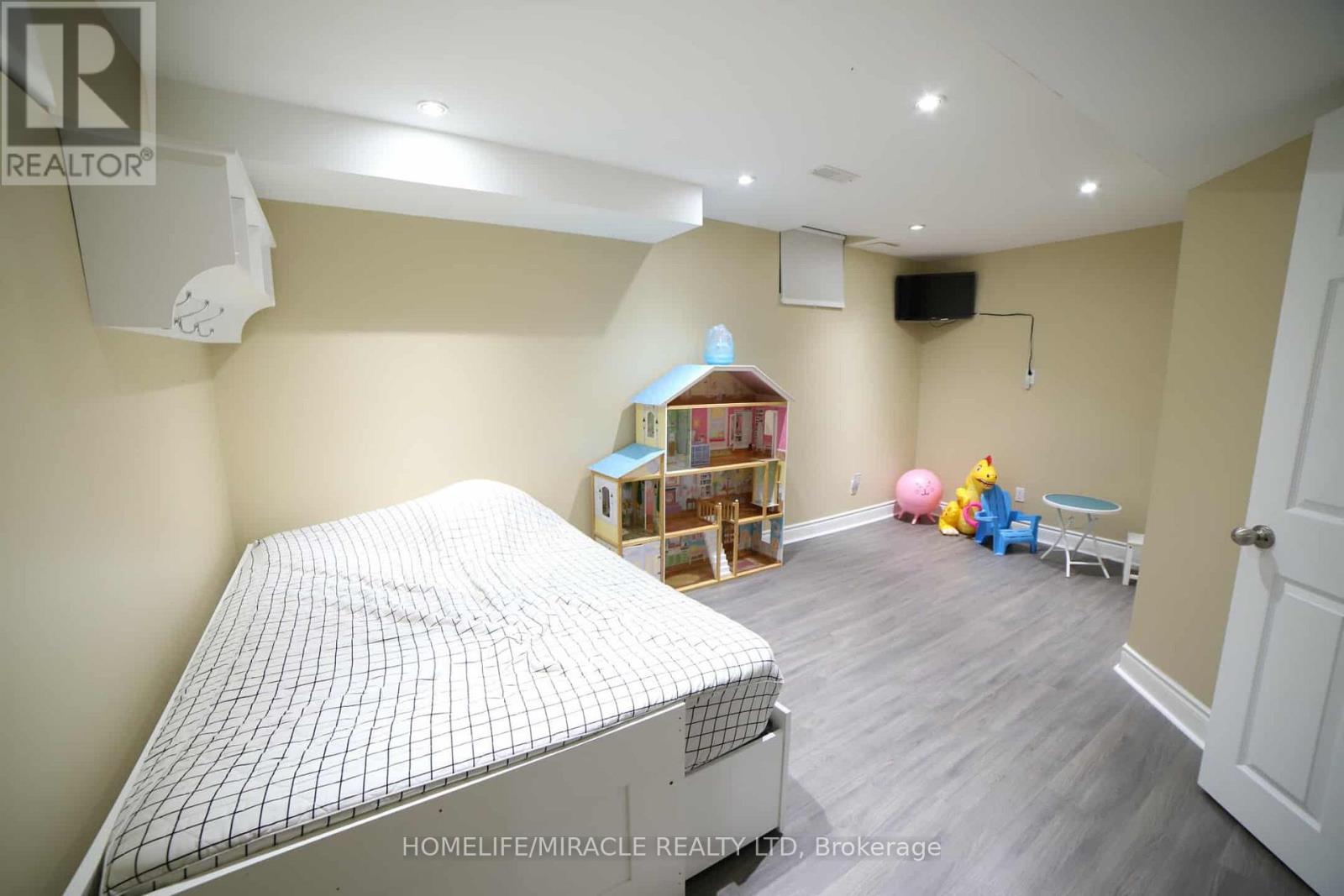 243 Venice Gate Drive, Vaughan, Ontario  L4H 0G1 - Photo 39 - N12858970