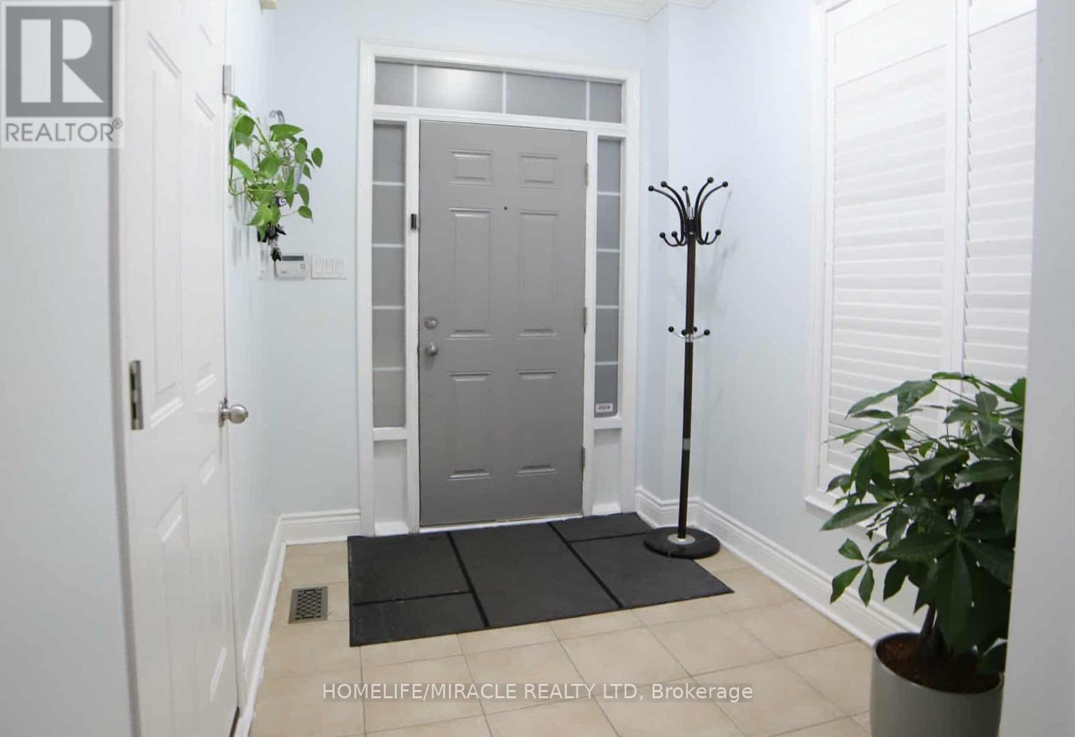 243 Venice Gate Drive, Vaughan, Ontario  L4H 0G1 - Photo 8 - N12858970