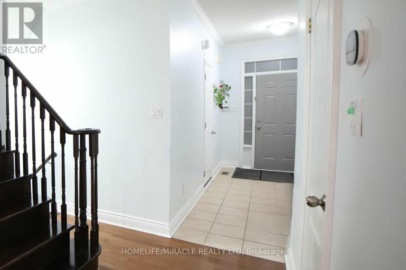 243 Venice Gate Drive, Vaughan, Ontario  L4H 0G1 - Photo 9 - N12858970