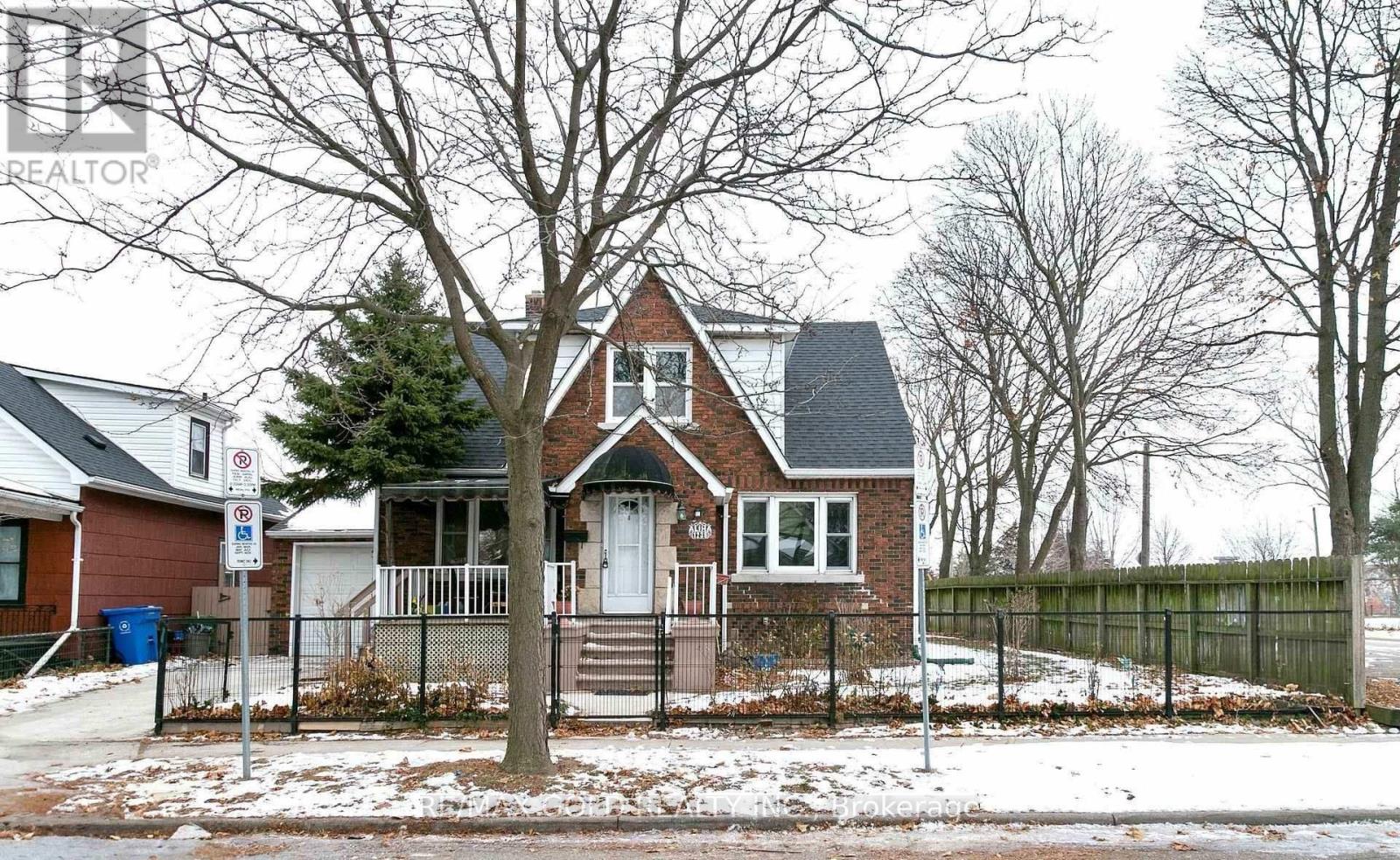 1236 HICKORY ROAD, Windsor, Ontario