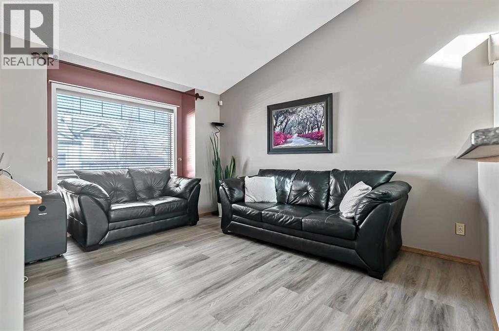 196 Erin Meadow Way Se, Calgary, Alberta  T2B 3P6 - Photo 3 - A2288722