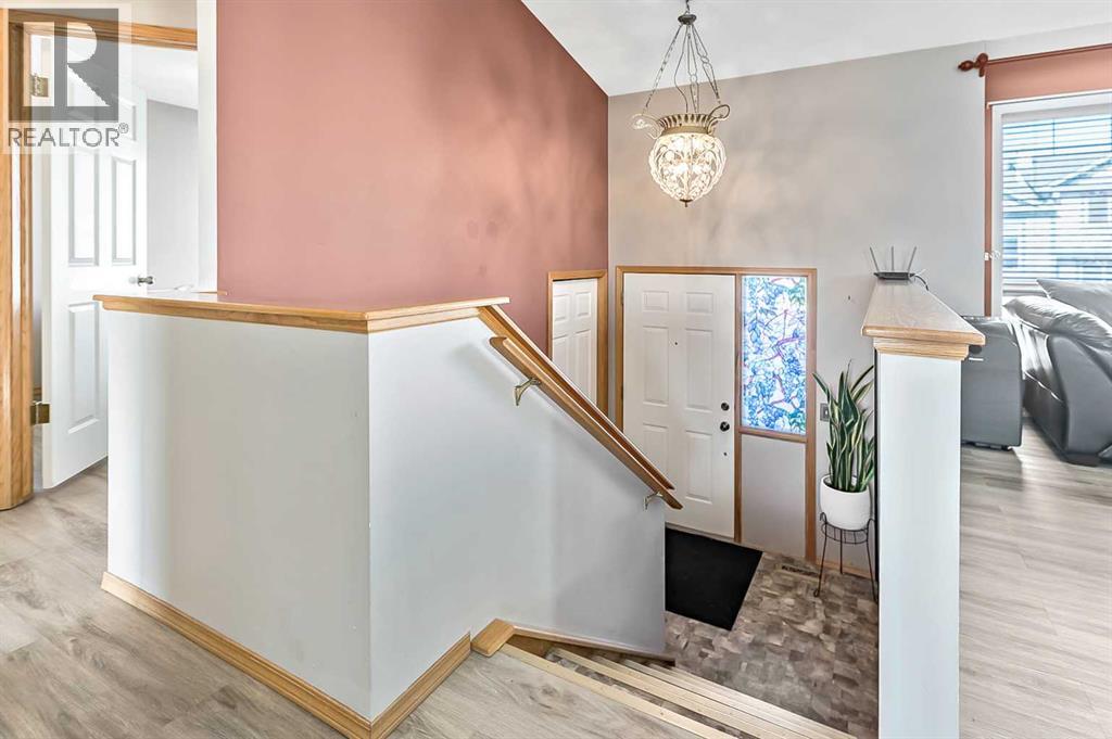 196 Erin Meadow Way Se, Calgary, Alberta  T2B 3P6 - Photo 2 - A2288722