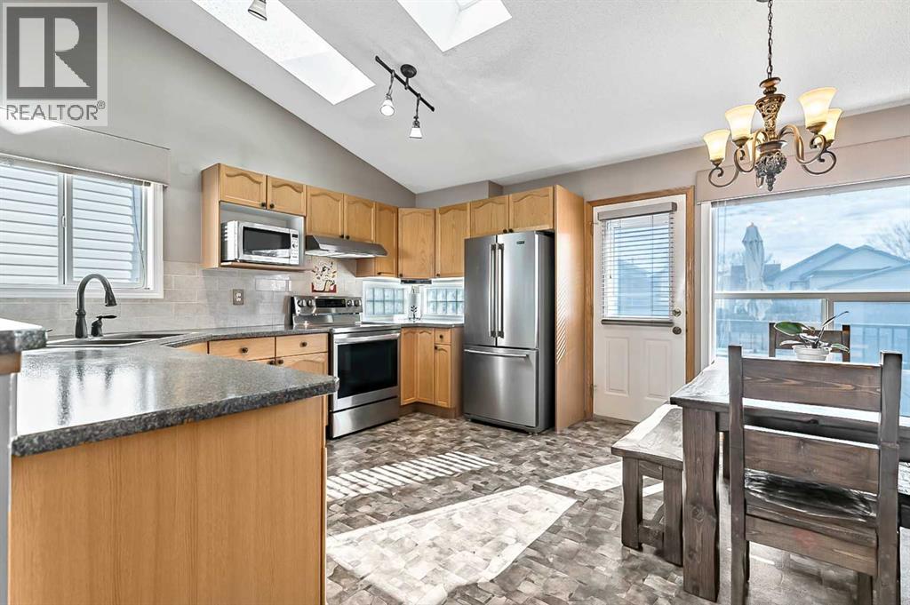 196 Erin Meadow Way Se, Calgary, Alberta  T2B 3P6 - Photo 6 - A2288722