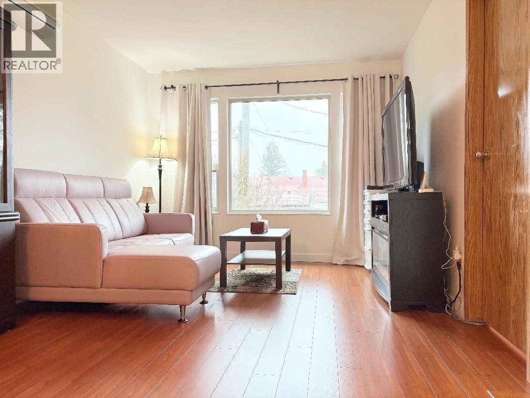 2038 Napier Street, Vancouver, British Columbia  V5L 5B7 - Photo 3 - R3097118