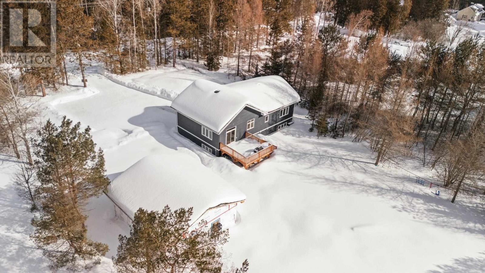 2335 Base Lin, Sault Ste. Marie, Ontario P6A 6K4 - Photo 3 - SM260386