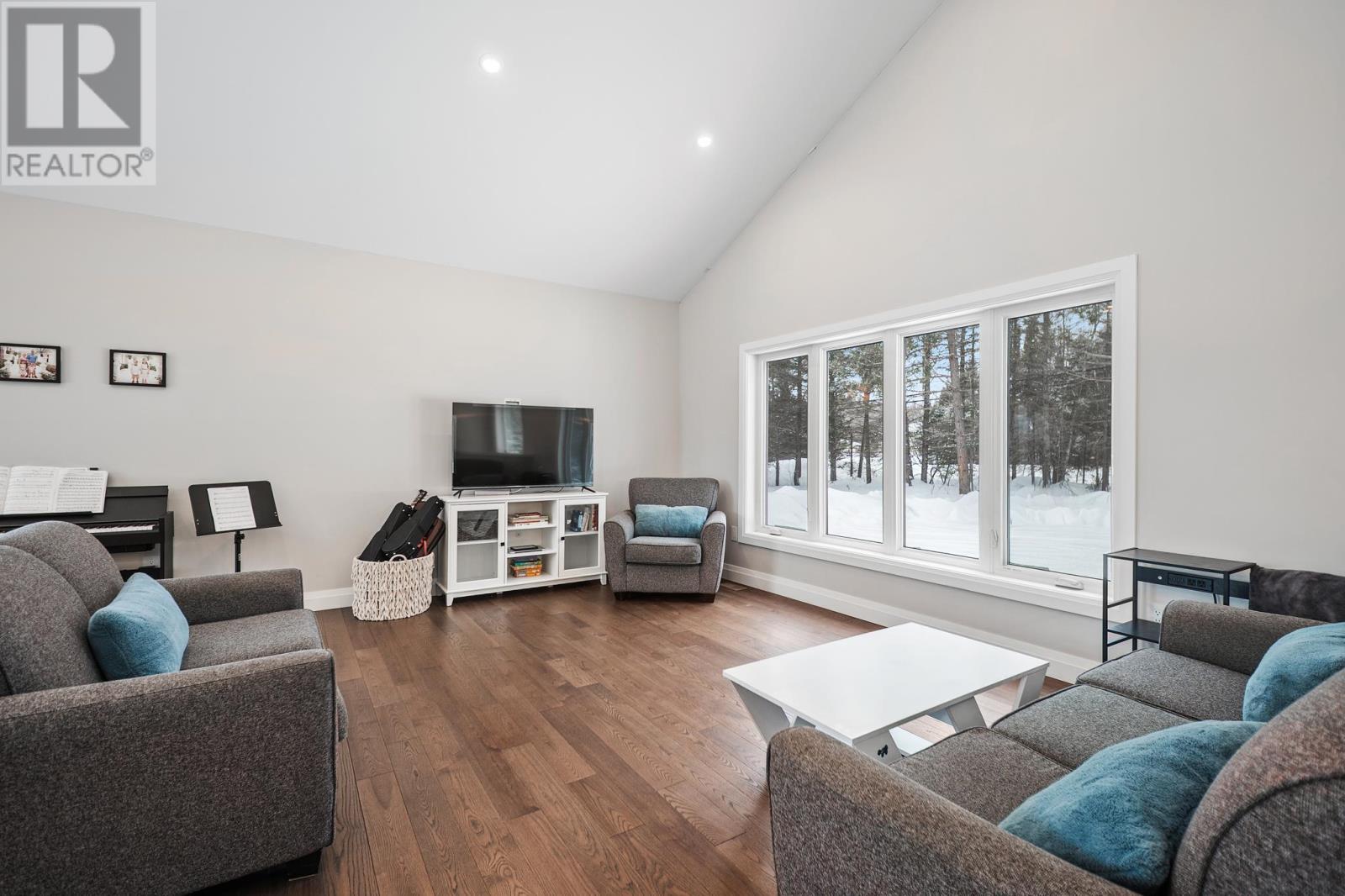 2335 Base Lin, Sault Ste. Marie, Ontario P6A 6K4 - Photo 17 - SM260386