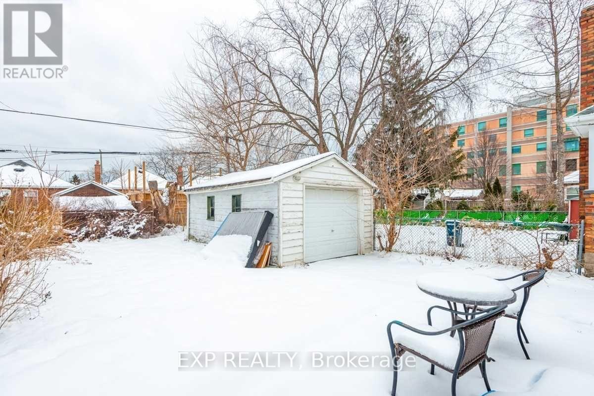 11 Fairside Avenue, Toronto, Ontario  M4C 3G8 - Photo 3 - E12817386