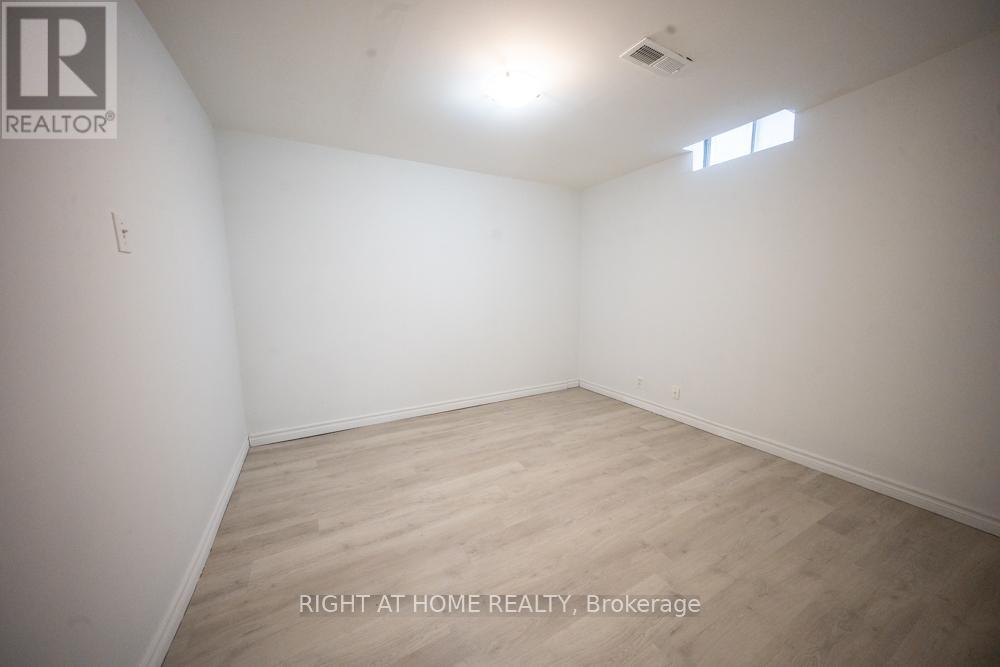 2088 Perran Drive, Mississauga, Ontario  L5K 2R4 - Photo 38 - W12834332