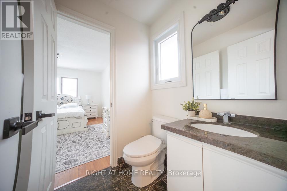 2088 Perran Drive, Mississauga, Ontario  L5K 2R4 - Photo 28 - W12834332