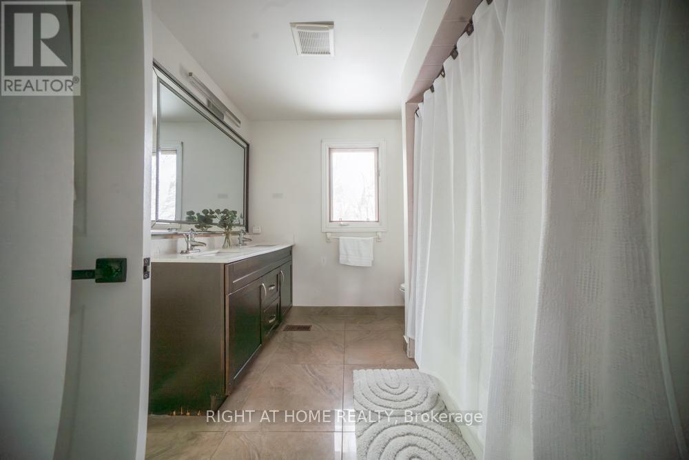 2088 Perran Drive, Mississauga, Ontario  L5K 2R4 - Photo 25 - W12834332