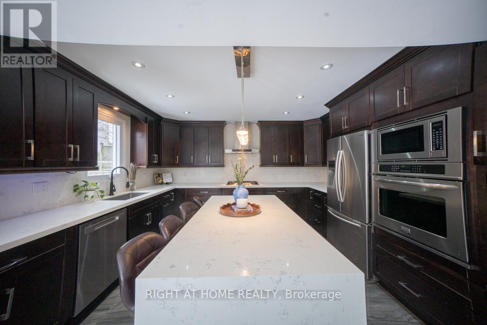 2088 Perran Drive, Mississauga, Ontario  L5K 2R4 - Photo 9 - W12834332