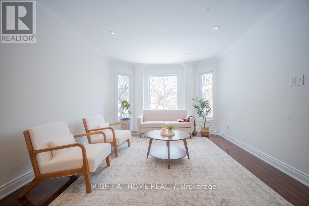 2088 Perran Drive, Mississauga, Ontario  L5K 2R4 - Photo 3 - W12834332