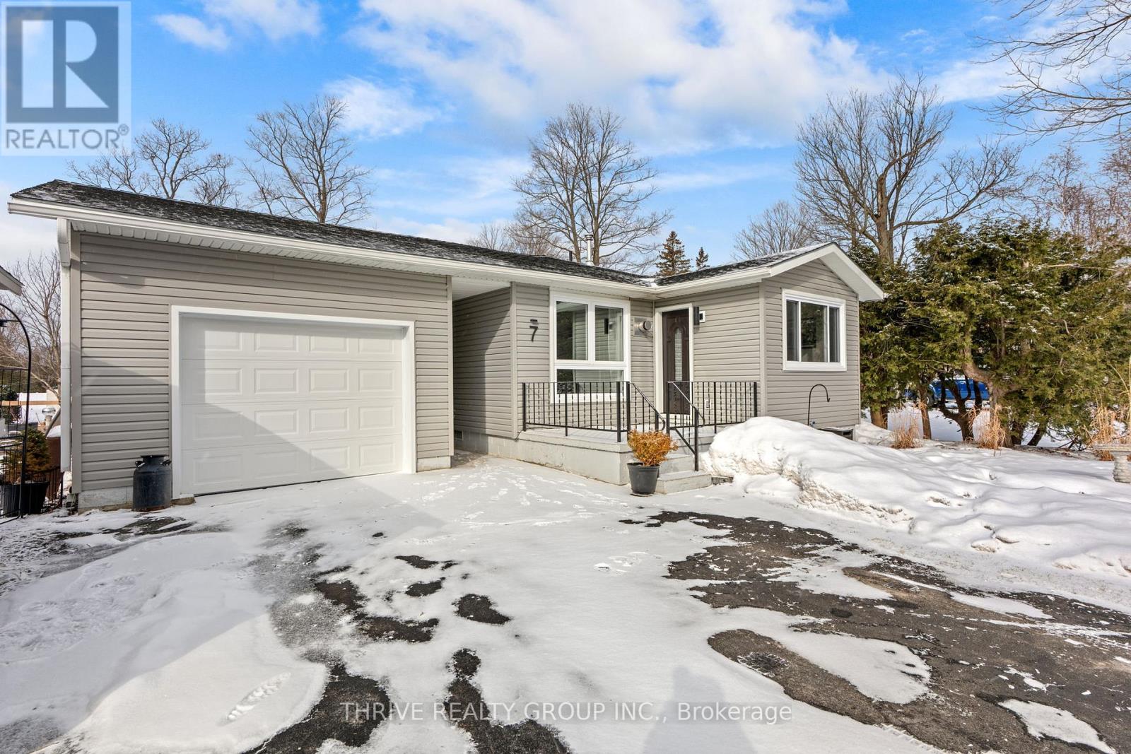 7 Salkeld Street, Goderich, Ontario  N7A 3X8 - Photo 3 - X12859028