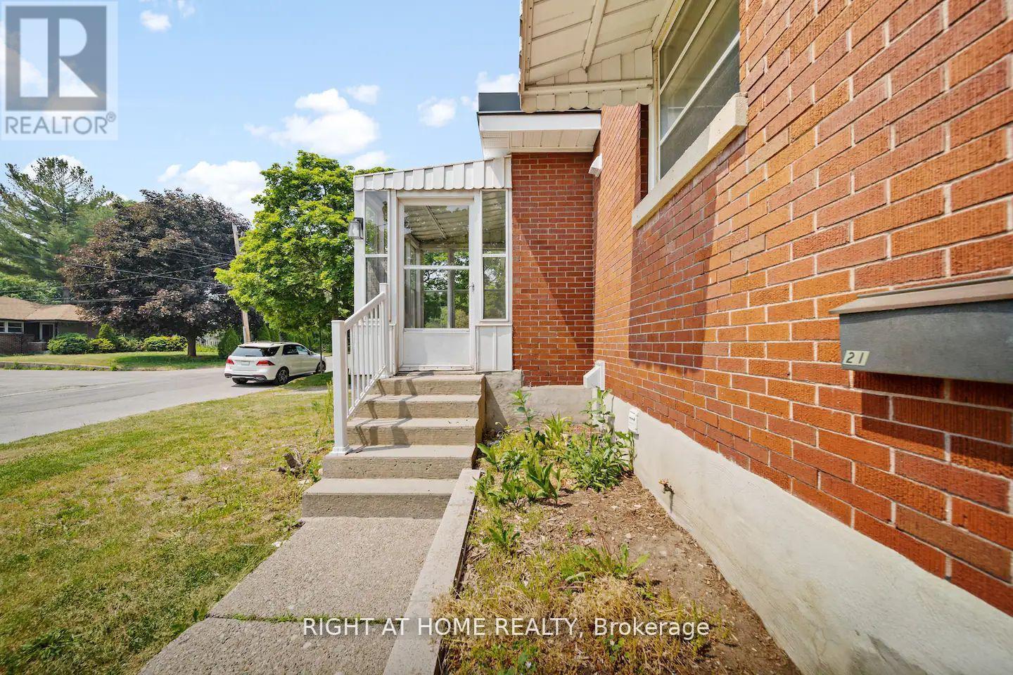 MAIN FLOOR - 21 THOMSON STREET, barrie (city centre), Ontario