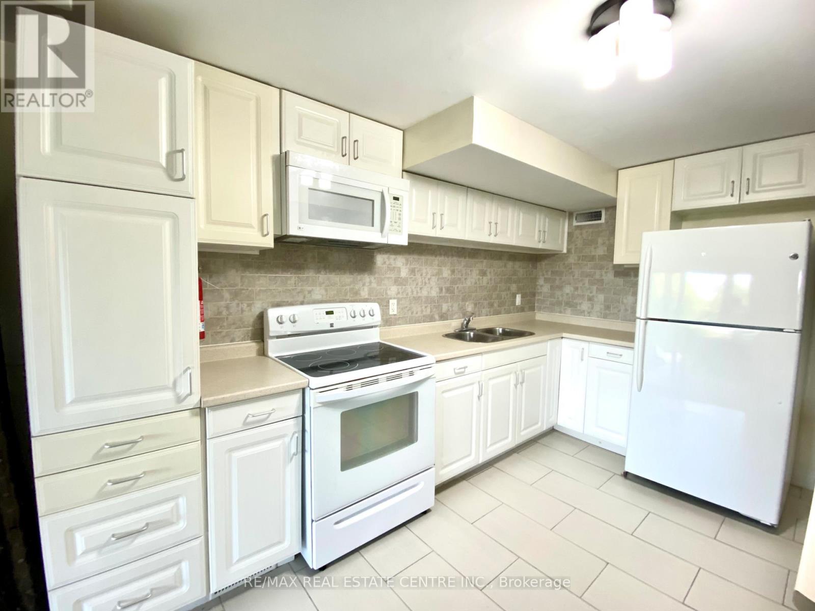 65 STONEYLAKE AVENUE, Brampton, Ontario