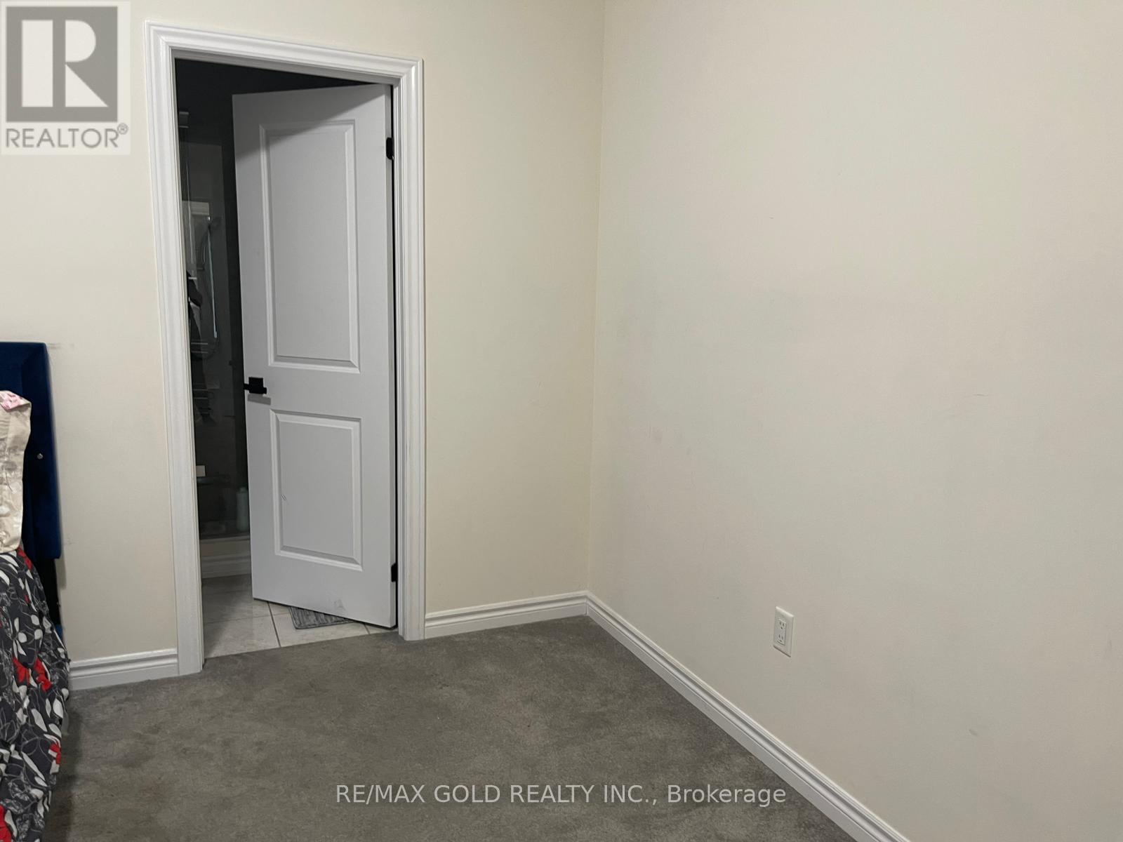 537 Veterans Drive, Brampton, Ontario  L7A 5A6 - Photo 15 - W12859020