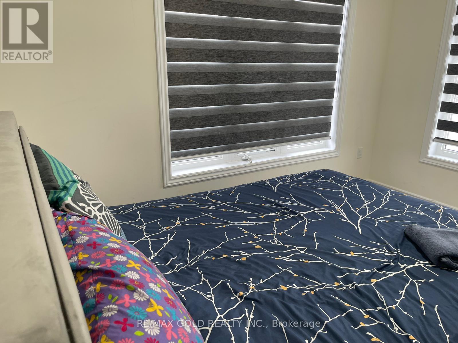 537 Veterans Drive, Brampton, Ontario  L7A 5A6 - Photo 18 - W12859020