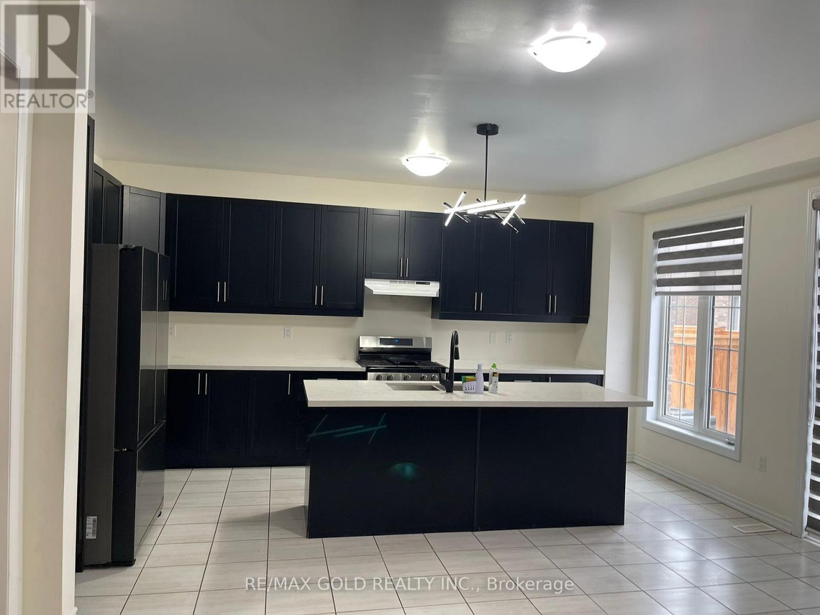 537 Veterans Drive, Brampton, Ontario  L7A 5A6 - Photo 27 - W12859020