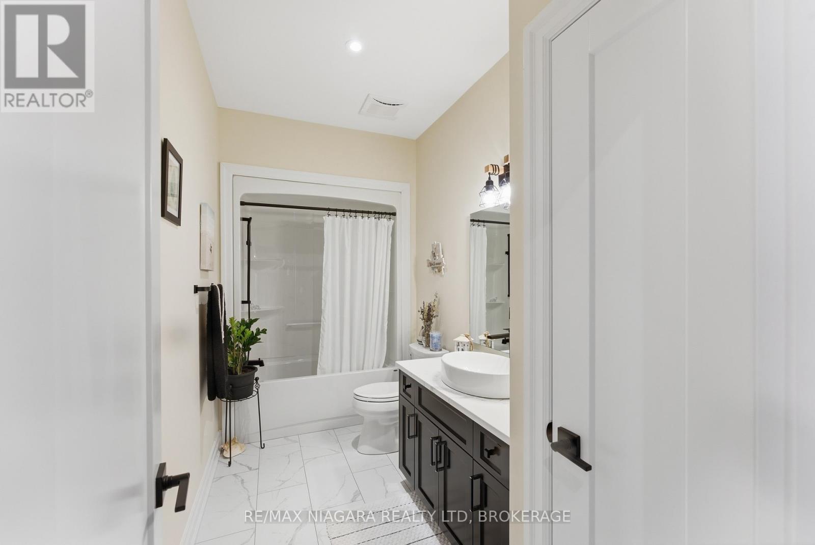 3616 Canfield Crescent, Fort Erie, Ontario  L0S 1S0 - Photo 9 - X12859036