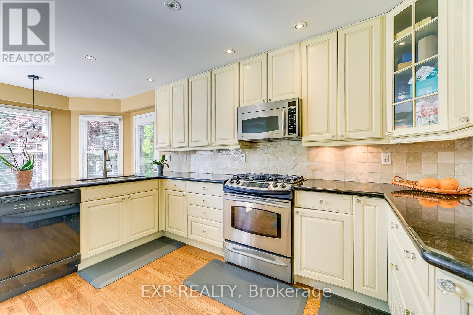 1117 Berkshire Court, Oakville, Ontario  L6M 2L7 - Photo 13 - W12859032