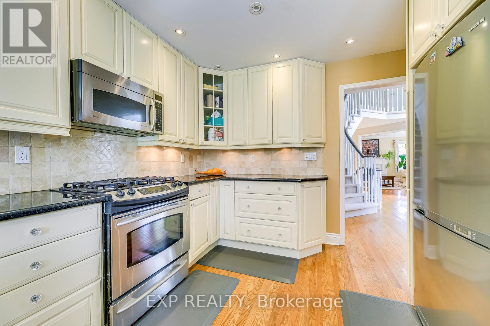 1117 Berkshire Court, Oakville, Ontario  L6M 2L7 - Photo 14 - W12859032